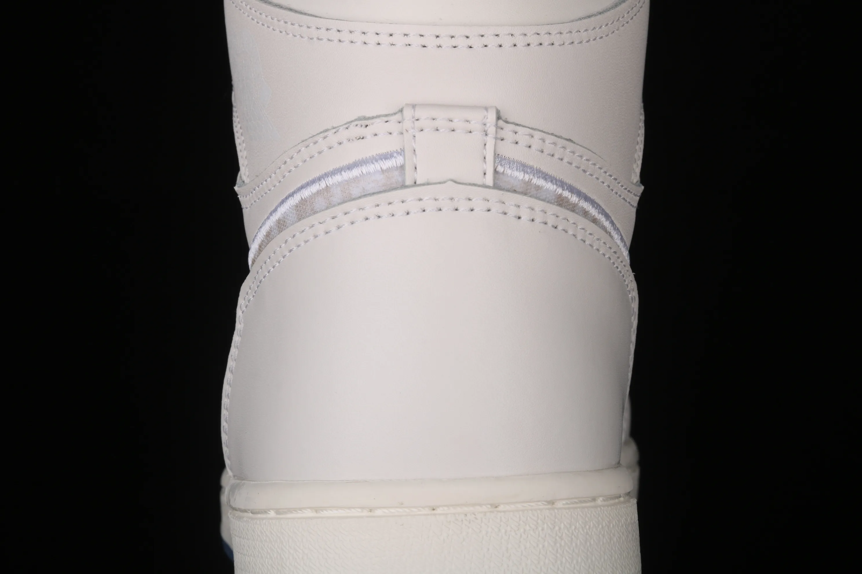 All categories Air Jordan Jordan series basketball shoes Air Jordan 1 High Z version Dr x Air Jordan 1 High AJ1 Joe 1 Dior joint all white high top CN8607-012
